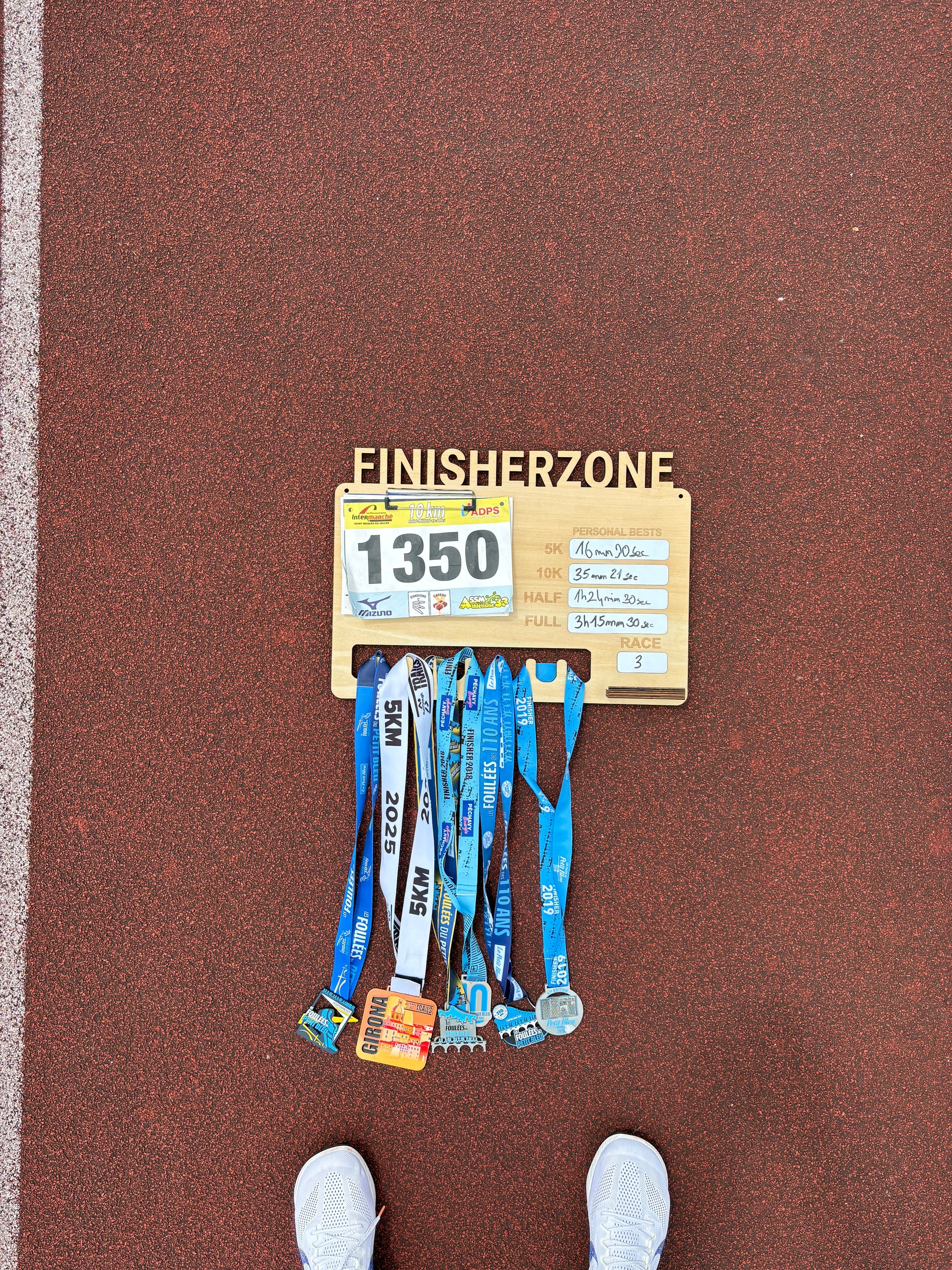 Le "Tableau des Records" Support Médailles & Dossard (Édition Bois) - Finisherzone