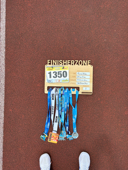 Le "Tableau des Records" Support Médailles & Dossard (Édition Bois) - Finisherzone