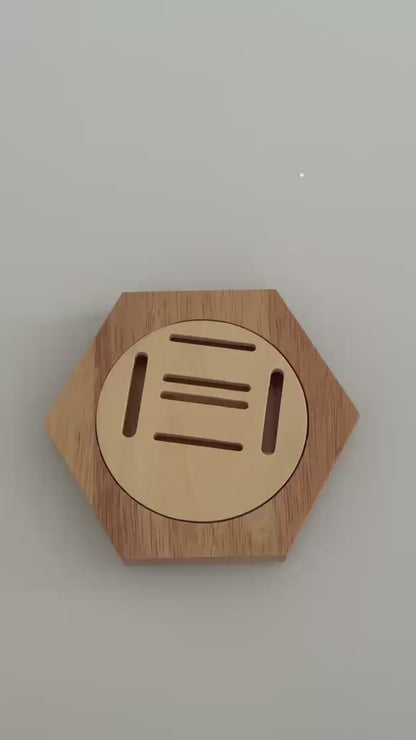 Expositores de medallas hexagonales de madera